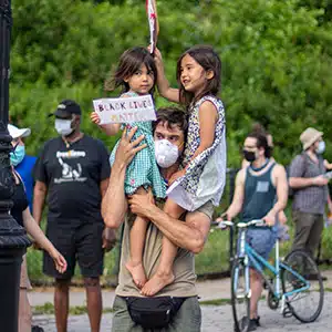 dad and children protesting in brooklyn new york