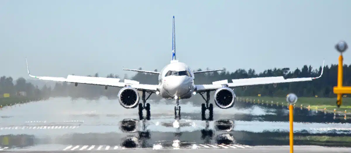 airline landing