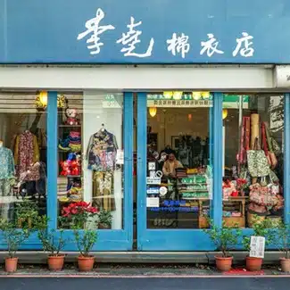 Where can I go shopping in Taiwan?