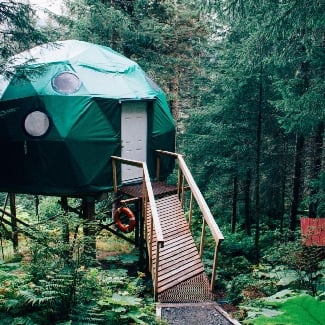 Is Airbnb better than a hotel?