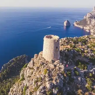What are the best outdoor activities in Mallorca?
