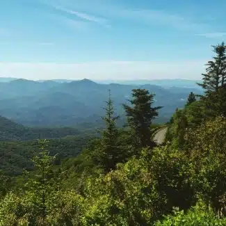 What city should I stay in if I’m visiting Smoky Mountains National Park?