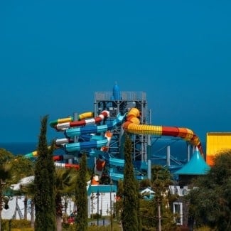 Why are waterparks becoming so popular?
