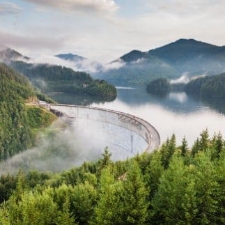 When is the best time to travel to Romania?