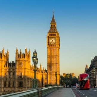 27 Top London/England Study Abroad Packing List Items for 2026 + What to Wear & NOT to Bring