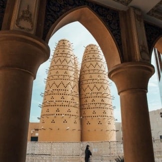 How does Ramadan affect travel in Qatar?